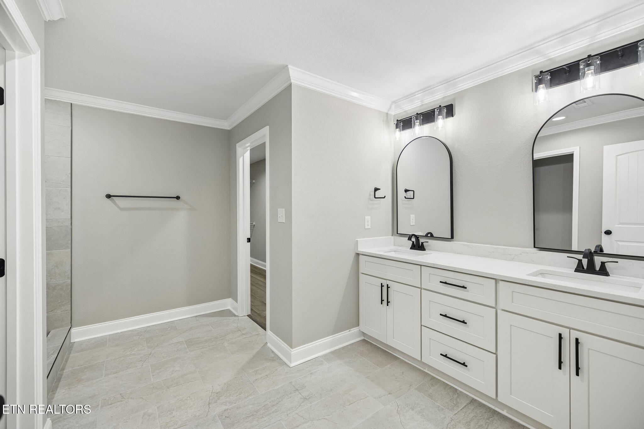 802 Johnson Road Maryville, TN 37804 - Photo 19 of 43 Spacious Primary Bath