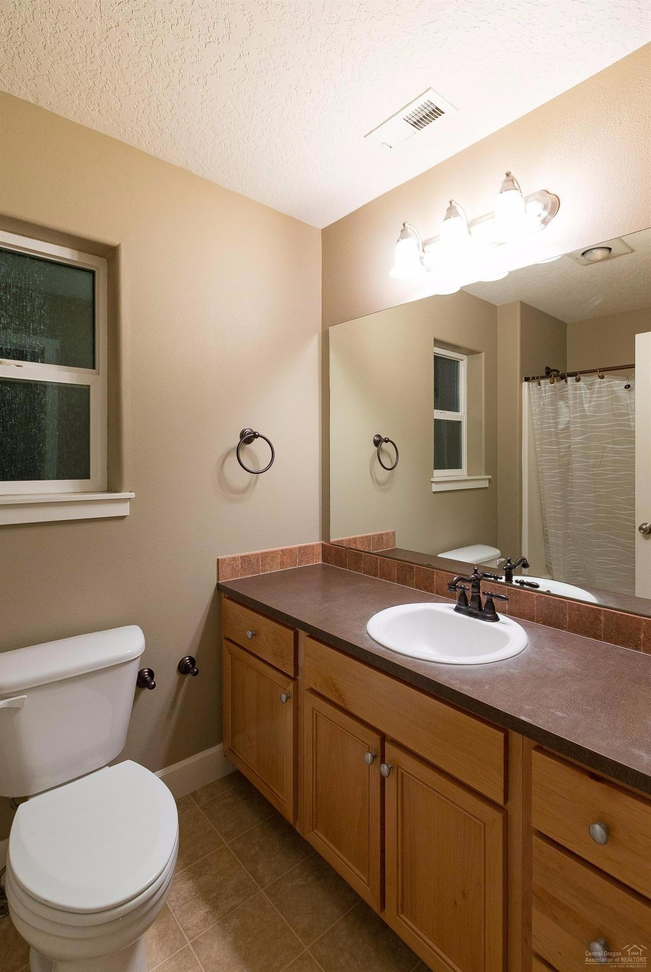 61468 Brosterhous Road Bend, OR 97702 - Photo 14 of 18 Full guest bath.