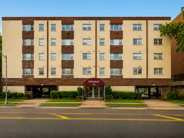 $1,900 | 7840 West North Avenue, Unit 3A, Elmwood Park, IL 60707
