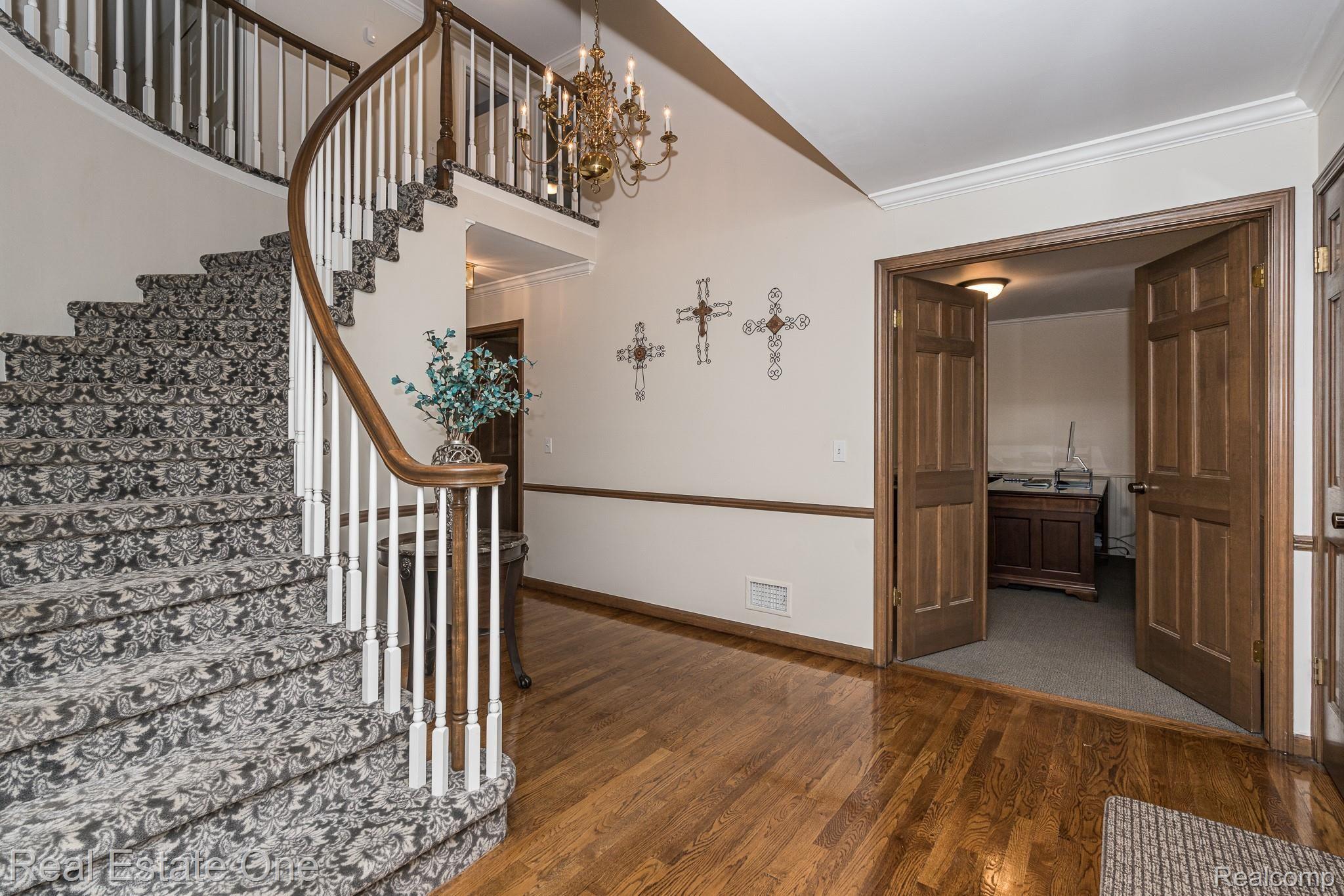 1900 McCormick Drive Rochester, MI 48306 - Photo 3 of 56 1900 McCormick MLS-W006.jpg