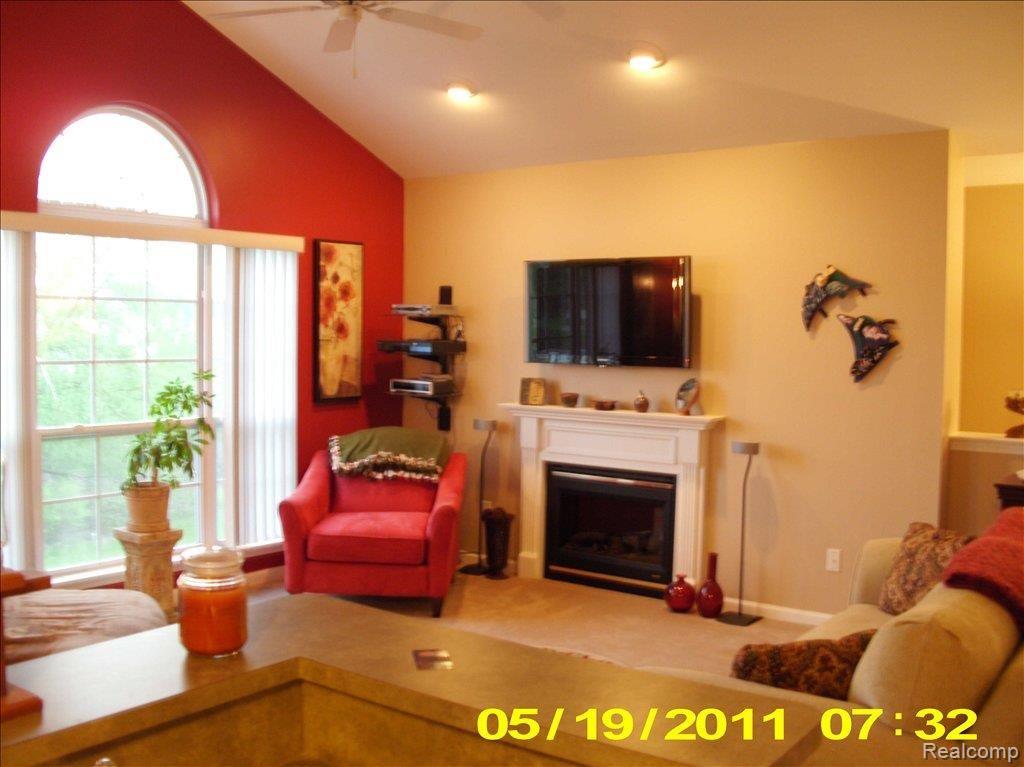 45955 Rhodes Drive Macomb, MI 48044 - Photo 3 of 12 DSCI0113