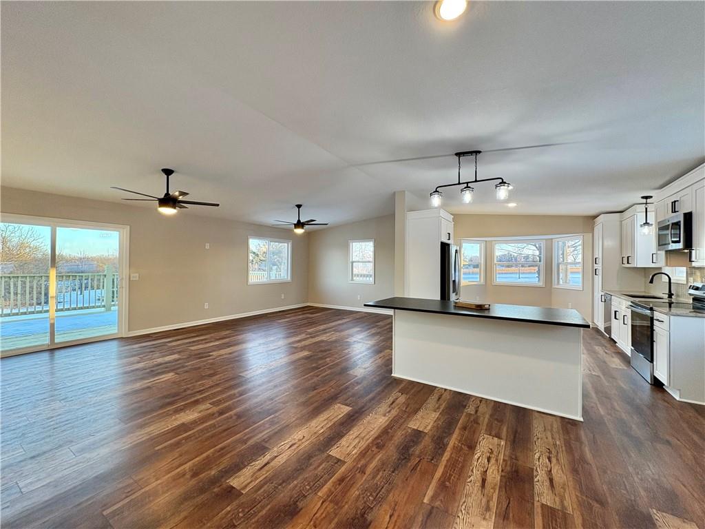 31179 Metcalf Road Louisburg, KS 66053 - Photo 3 of 24