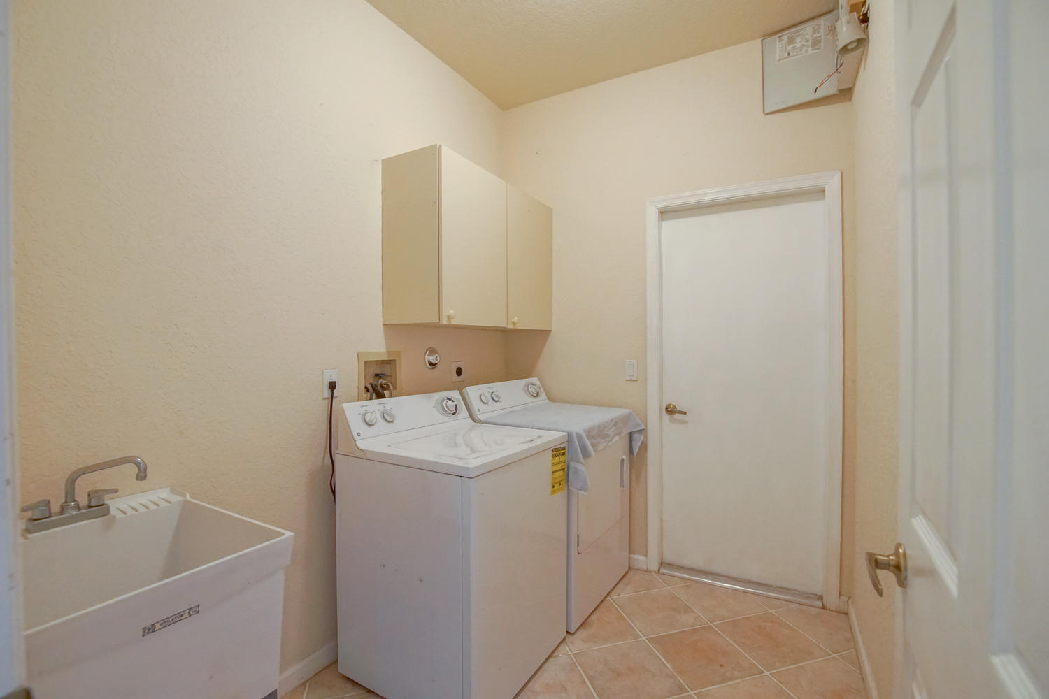 107 Nottingham Road Royal Palm Beach, FL 33411 - Photo 18 of 27 Laundry room