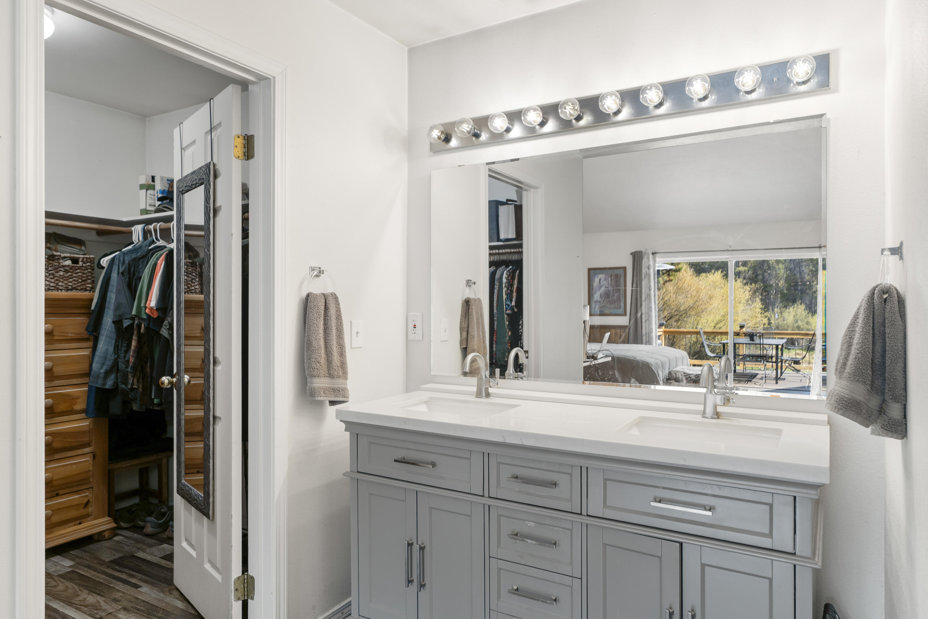 17062 Milky Way Bend, OR 97707 - Photo 19 of 39 Primary suite's en-suite vanity