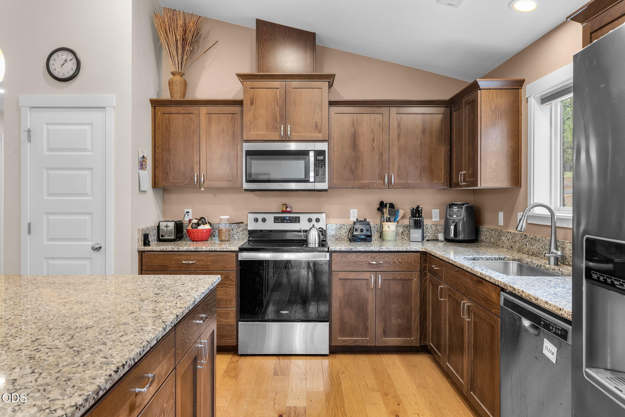 14431 Crossroads Loop Sisters, OR 97759 - Photo 14 of 37