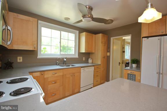 7 Crescent Road, Unit J Greenbelt, MD 20770 - Photo 2 of 27 Kitchen