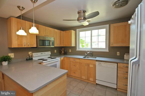 7 Crescent Road, Unit J Greenbelt, MD 20770 - Photo 19 of 27 Kitchen