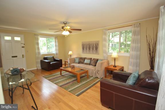 7 Crescent Road, Unit J Greenbelt, MD 20770 - Photo 23 of 27 Living Room