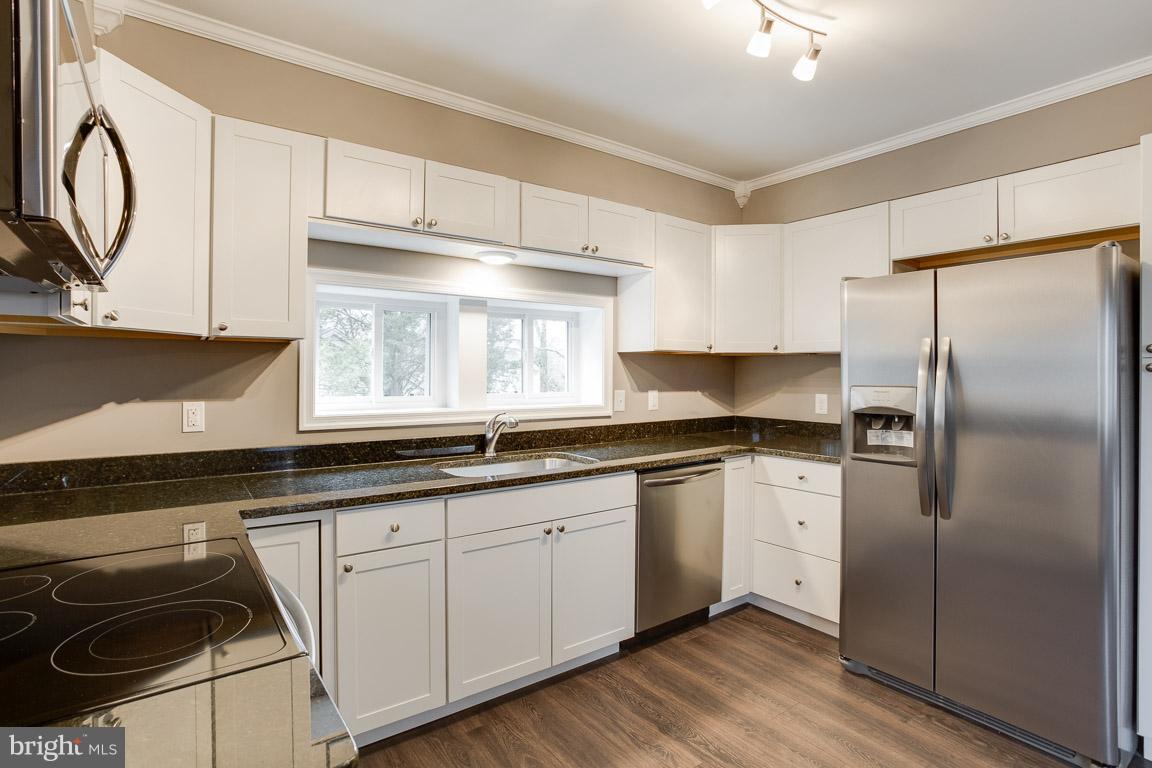 303 North Duey Road Remington, VA 22734 - Photo 9 of 30 Plenty of Cabinet space