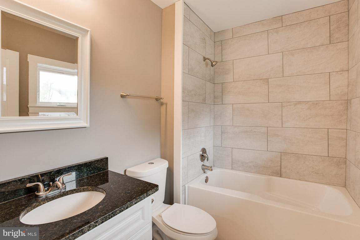 303 North Duey Road Remington, VA 22734 - Photo 11 of 30 Main Level Full Bath w/Granite & Tile!