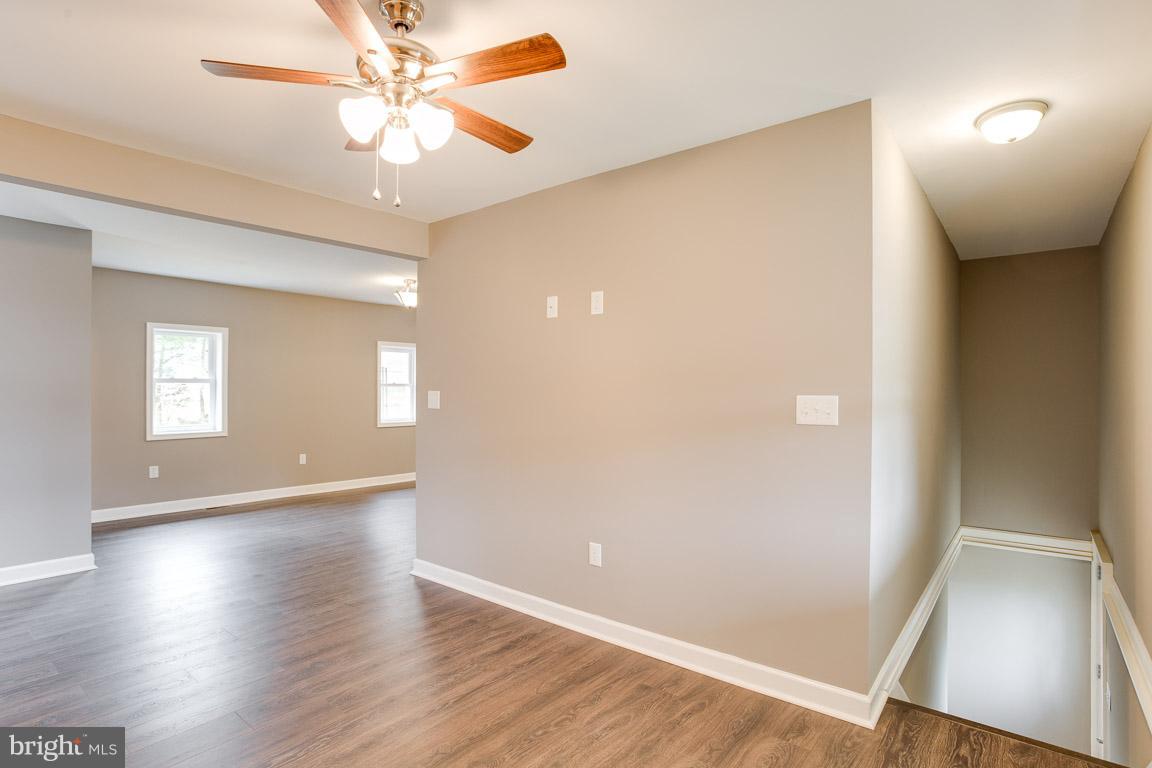 303 North Duey Road Remington, VA 22734 - Photo 3 of 30 Main Level Living Area