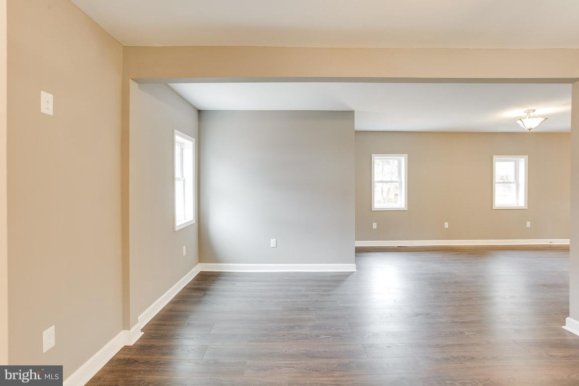 303 North Duey Road Remington, VA 22734 - Photo 4 of 30 Living Room