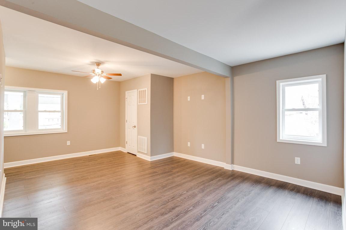 303 North Duey Road Remington, VA 22734 - Photo 7 of 30 Living Room w/Large Coat Closet