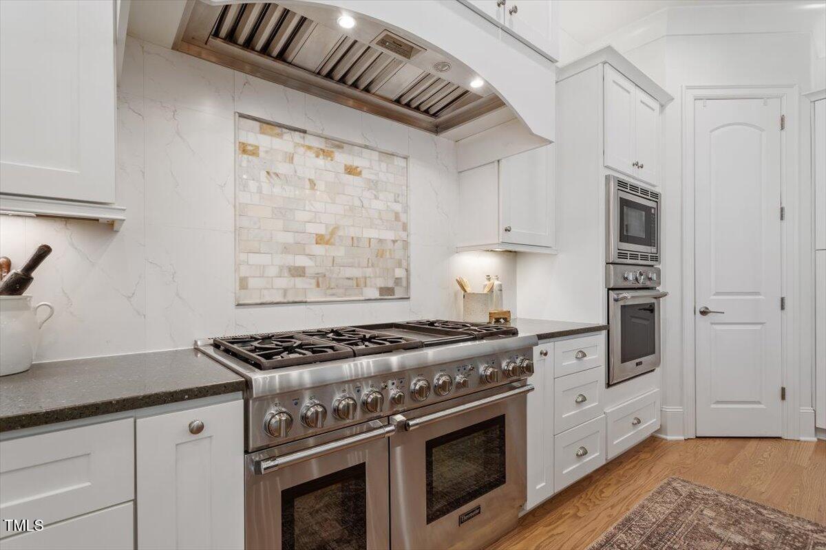 1001 Welch Lane Raleigh, NC 27614 - Photo 16 of 53 Thermador 6 Burner Stove and Double Oven