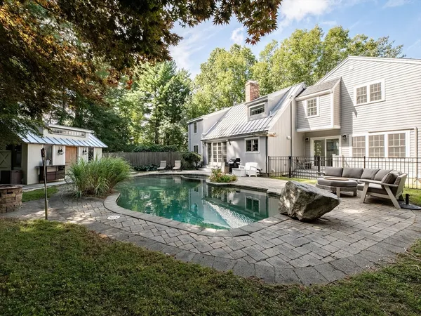 $1,300,000 | 677 Temple Street, Duxbury, MA 02332