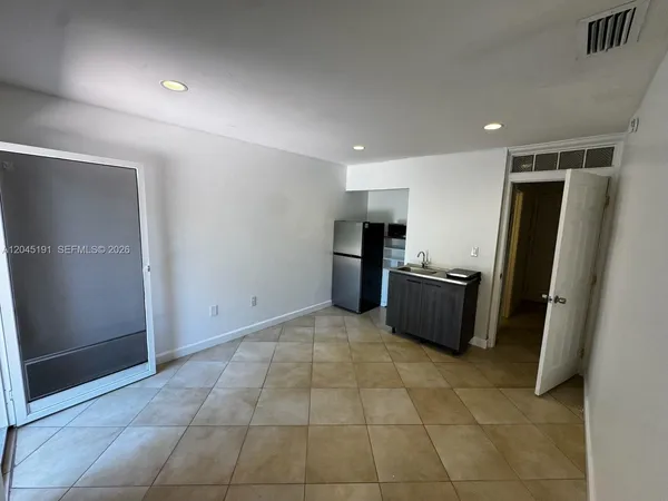 $1,400 | 158 Southwest 96th Court, Unit B, Miami, FL 33174