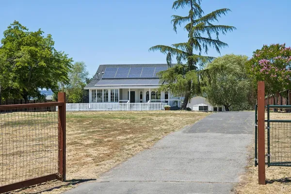 $1,685,000 | 21725 Burndale Road, Sonoma, CA 95476