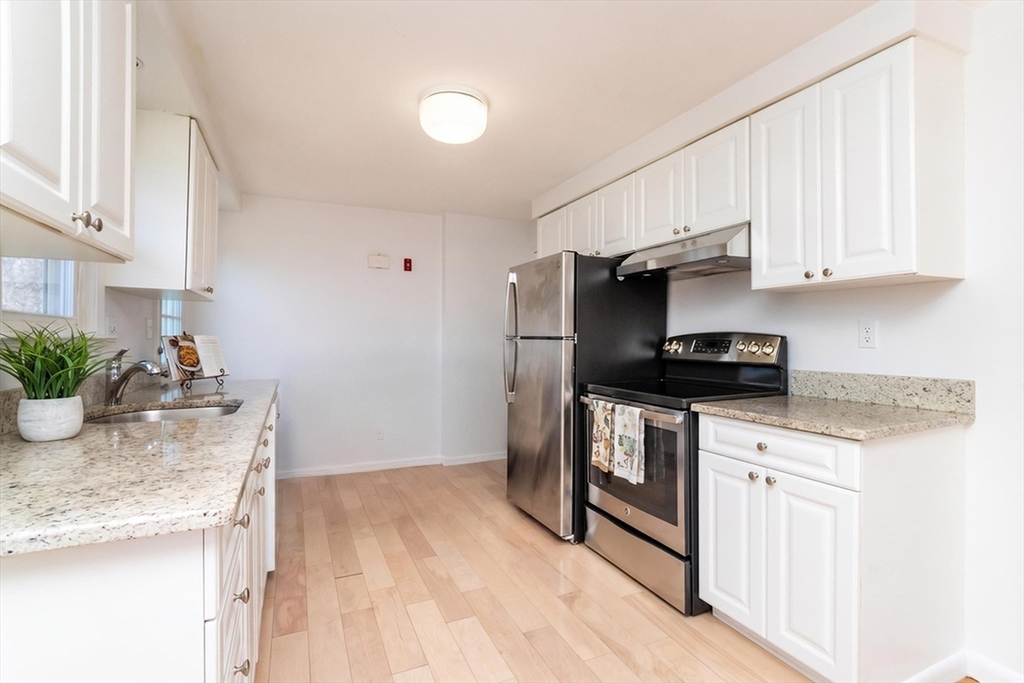 17 Charles Road, Unit 17 Winchester, MA 01890 - Photo 3 of 40