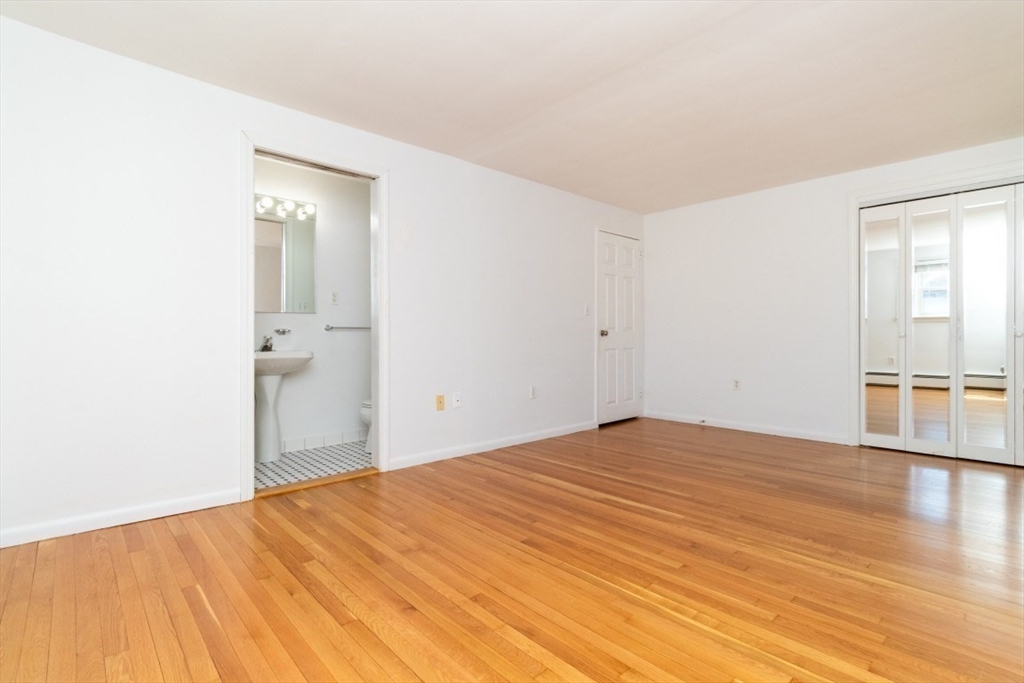 17 Charles Road, Unit 17 Winchester, MA 01890 - Photo 33 of 40