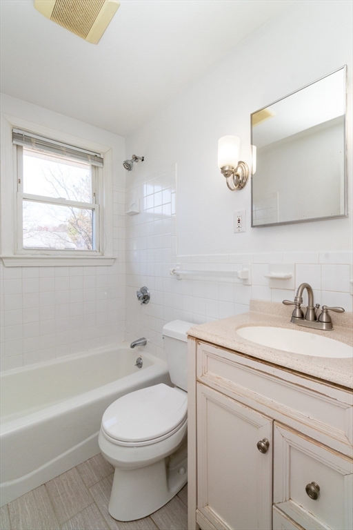 17 Charles Road, Unit 17 Winchester, MA 01890 - Photo 35 of 40