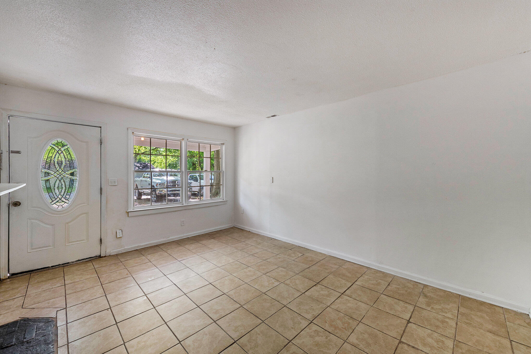 203 Elliott Drive Ladson, SC 29456 - Photo 4 of 23 007__dsc3912_630