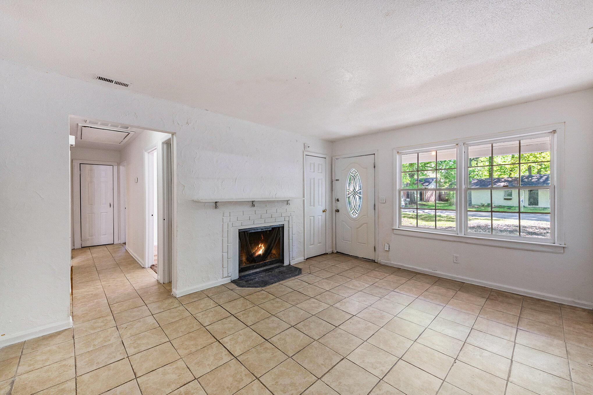 203 Elliott Drive Ladson, SC 29456 - Photo 5 of 23 005__dsc3948_165