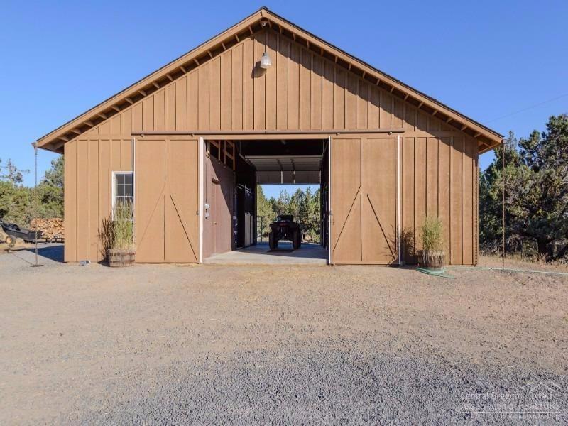65325 Tweed Road Bend, OR 97703 - Photo 19 of 25 Immaculate barn built with being easily