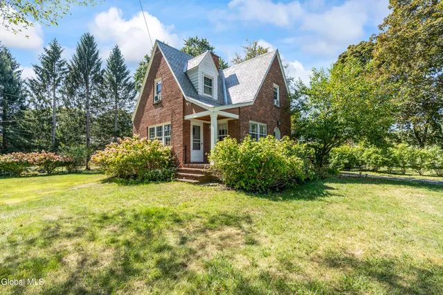 $320,000 | 142 Kenwood Avenue, Bethlehem, NY 12054