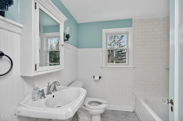 $320,000 | 142 Kenwood Avenue, Bethlehem, NY 12054