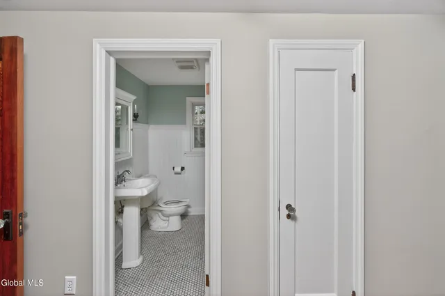 $320,000 | 142 Kenwood Avenue, Bethlehem, NY 12054