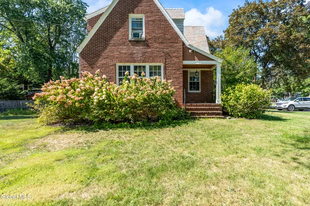 $320,000 | 142 Kenwood Avenue, Bethlehem, NY 12054