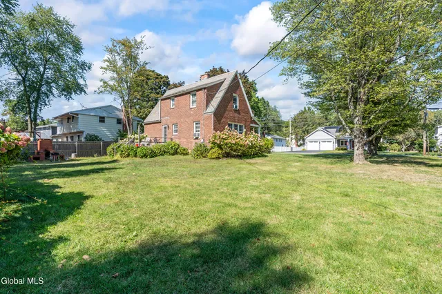 $320,000 | 142 Kenwood Avenue, Bethlehem, NY 12054