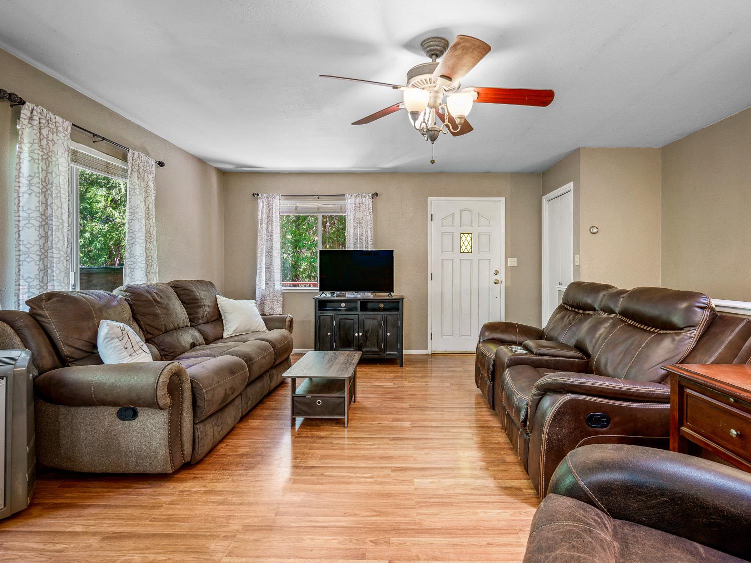 18960 Quailrun Fiddletown, CA 95629 - Photo 18 of 32 a living room with furniture flat screen tv and wooden floor