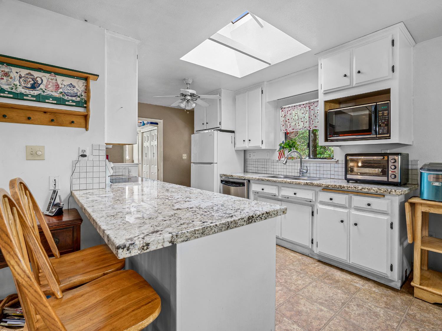 18960 Quailrun Fiddletown, CA 95629 - Photo 21 of 32 a kitchen with stainless steel appliances granite countertop a kitchen island hardwood floor sink stove dining table and chairs