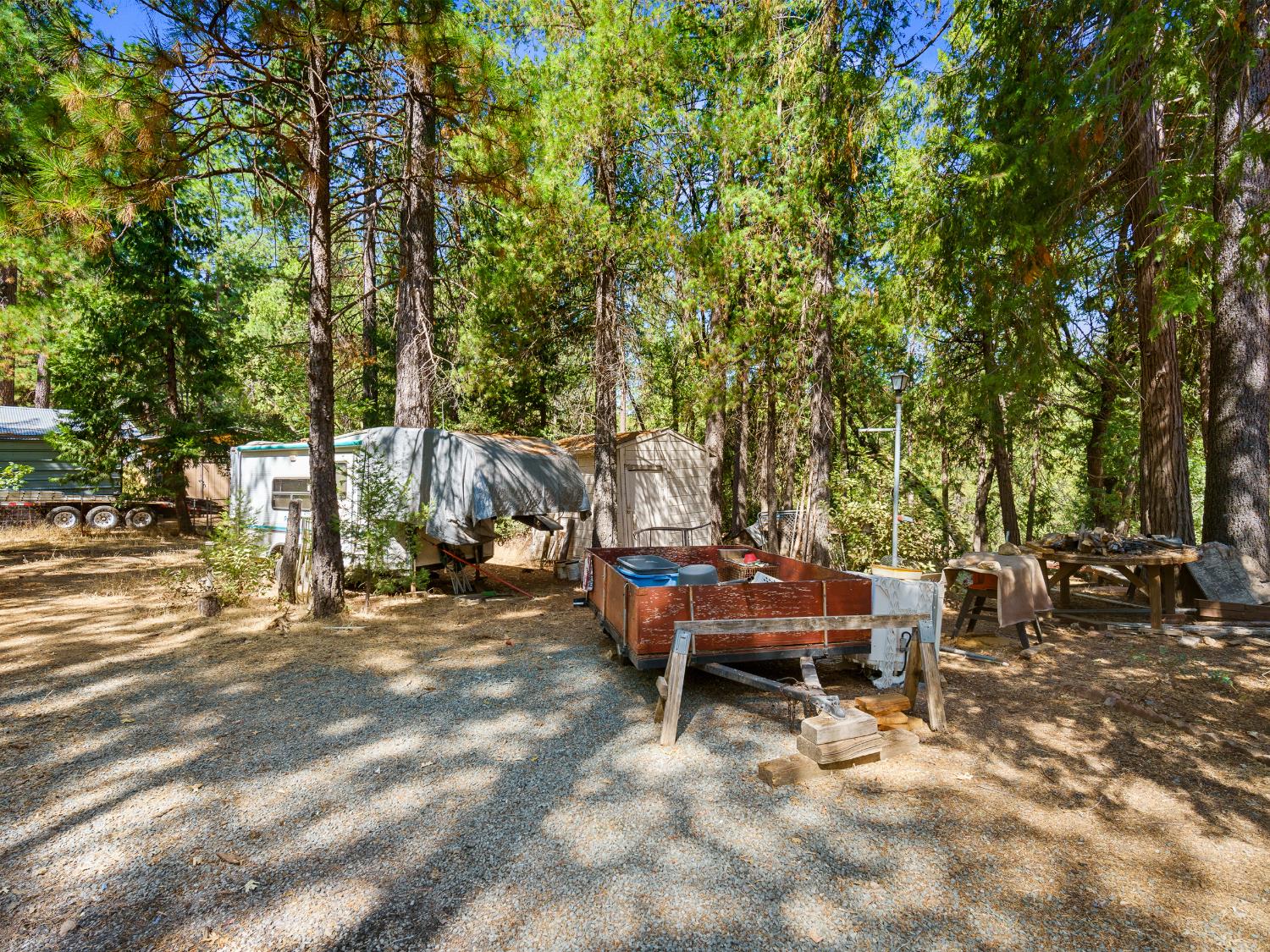 18960 Quailrun Fiddletown, CA 95629 - Photo 31 of 32 a backyard of a house with table and chairs