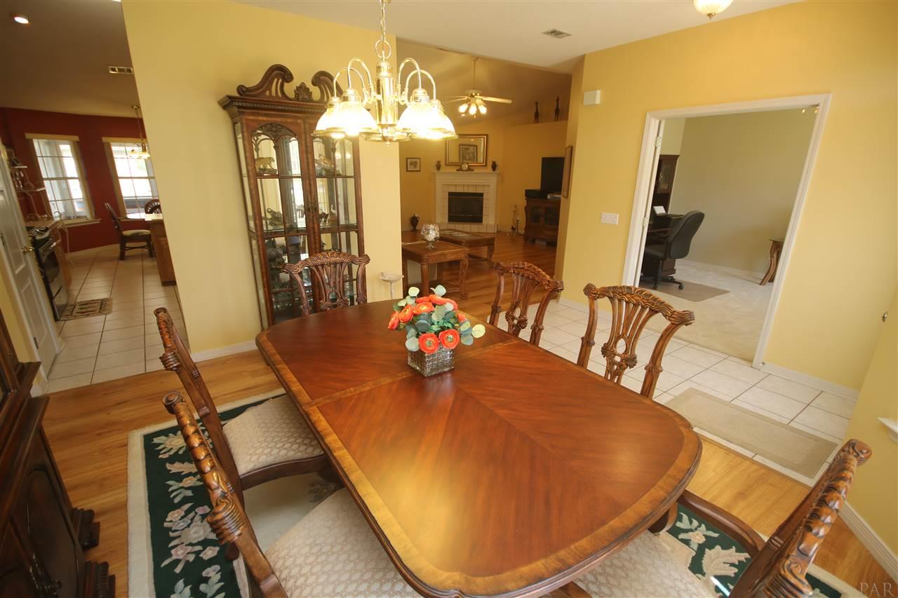 5337 Morgan Ridge Drive Milton, FL 32570 - Photo 6 of 50 kitchen to your left & family room to your right.