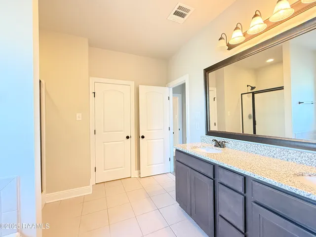 $2,100 | 206 Caillou Grove Road, Youngsville, LA 70592