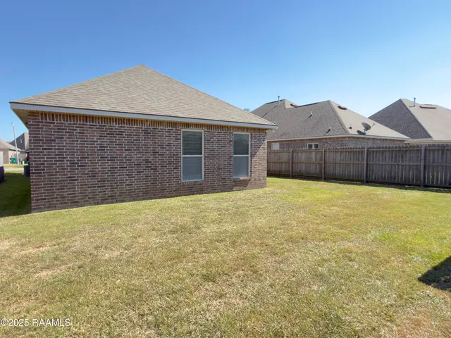 $2,100 | 206 Caillou Grove Road, Youngsville, LA 70592