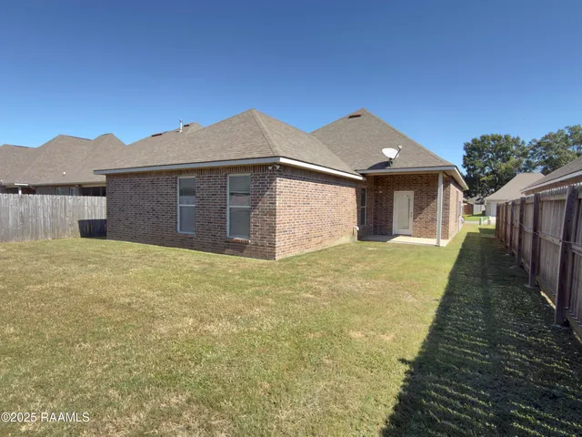 $2,100 | 206 Caillou Grove Road, Youngsville, LA 70592