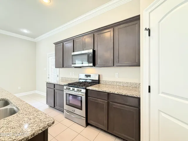 $2,100 | 206 Caillou Grove Road, Youngsville, LA 70592