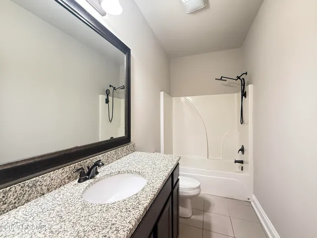 $2,100 | 206 Caillou Grove Road, Youngsville, LA 70592