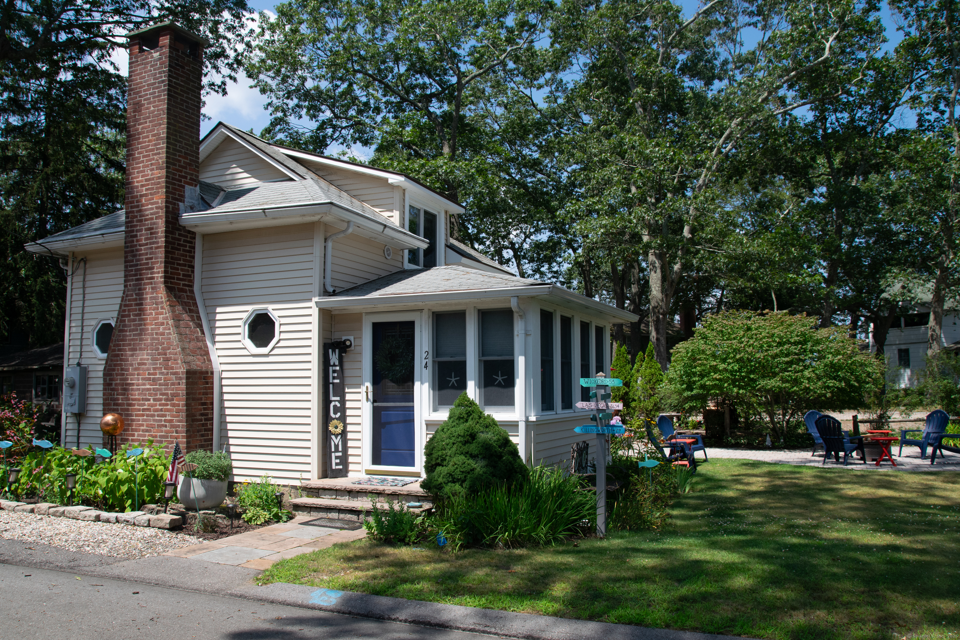 24 Town Road East Lyme, CT 06357 - Photo 1 of 1 Gallery Image 1