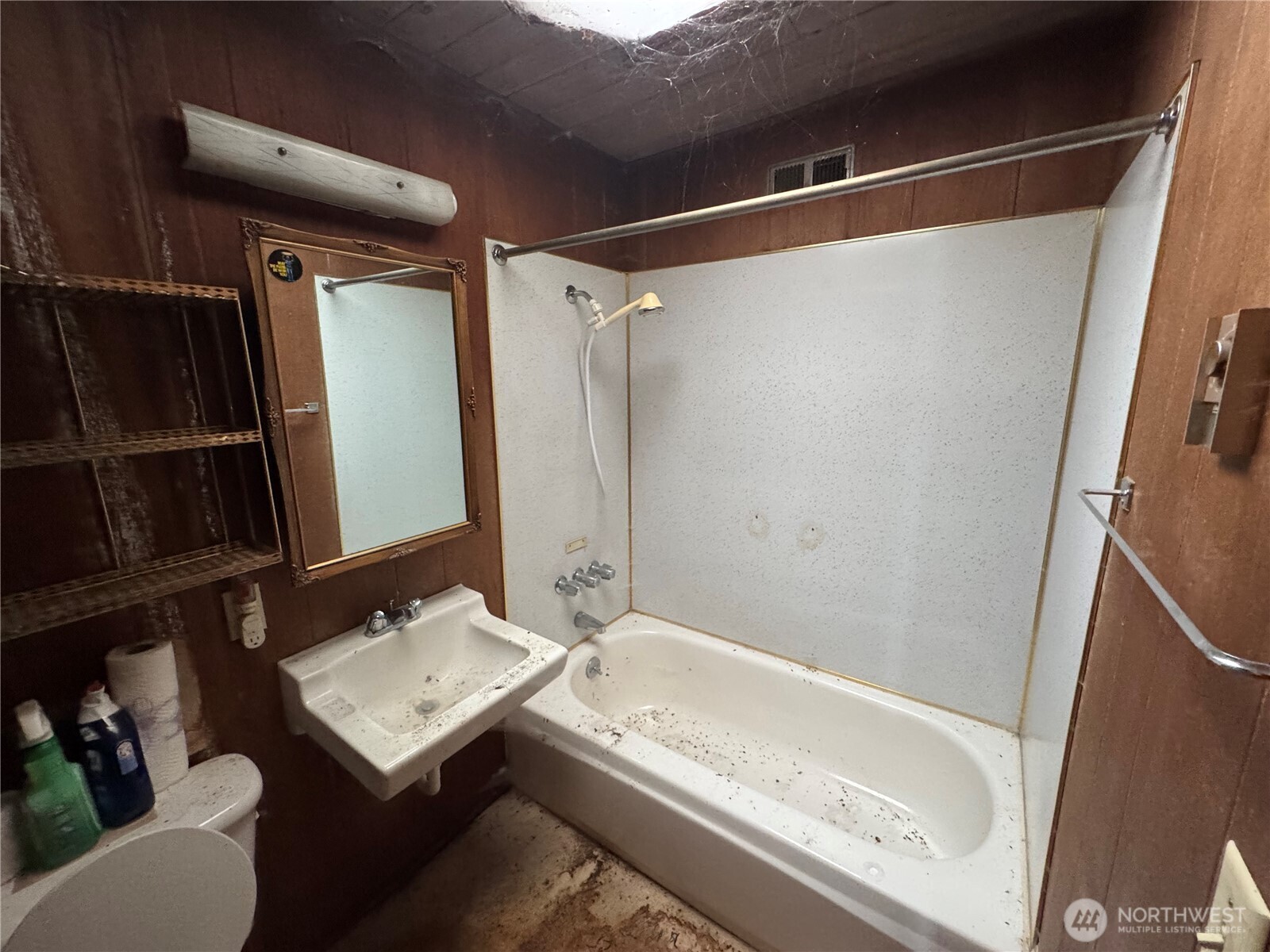 1284 Dines Point Road Greenbank, WA 98253 - Photo 13 of 39 a bathroom with a bathtub and a sink