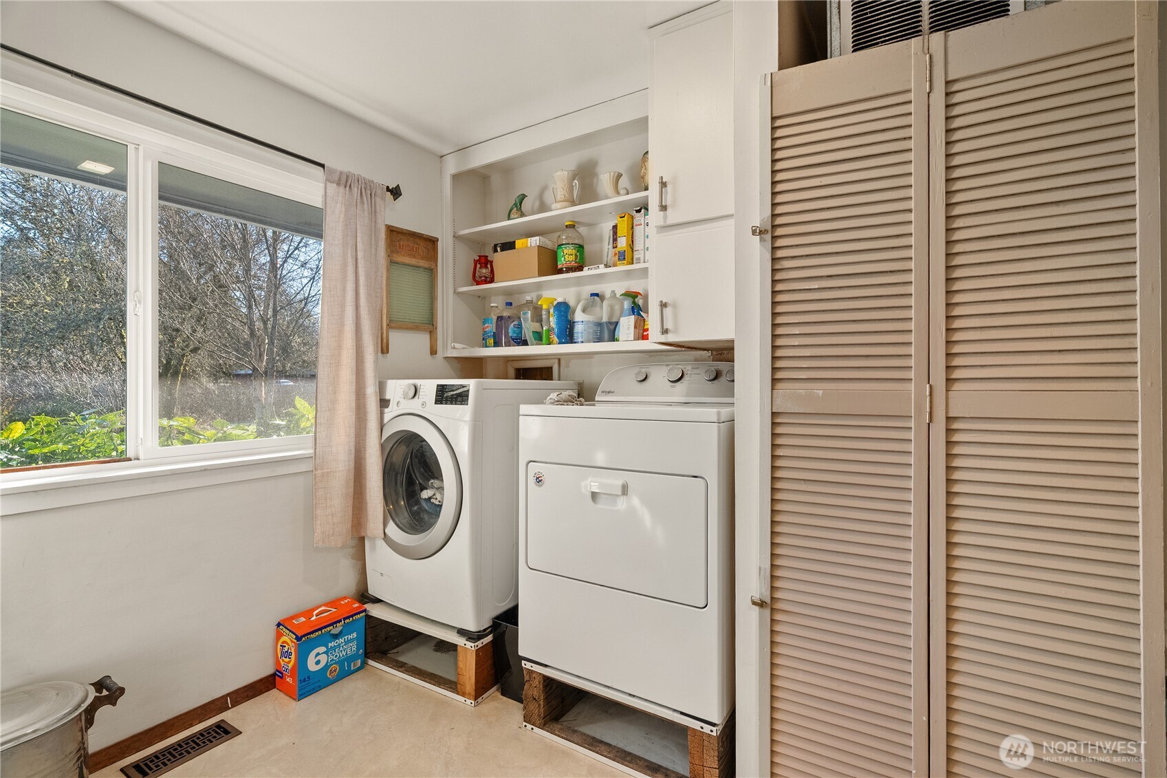 631 5th Avenue Forks, WA 98331 - Photo 15 of 40 a utility room with dryer and washer
