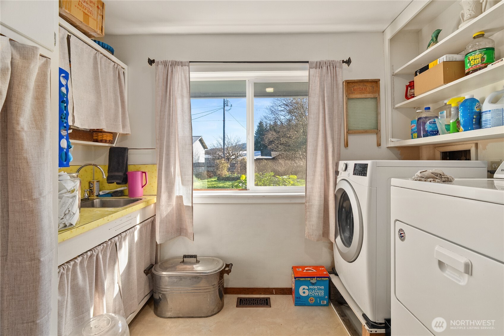 631 5th Avenue Forks, WA 98331 - Photo 16 of 40 a utility room with dryer and washer