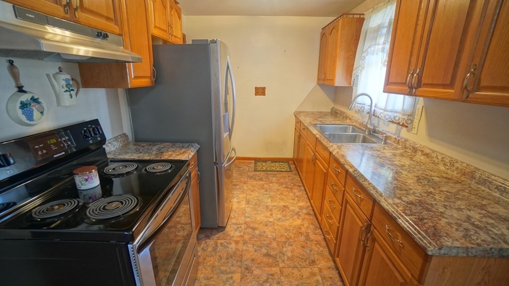 110 Navajo Road Springfield, MA 01109 - Photo 8 of 24 Gallery Image 8