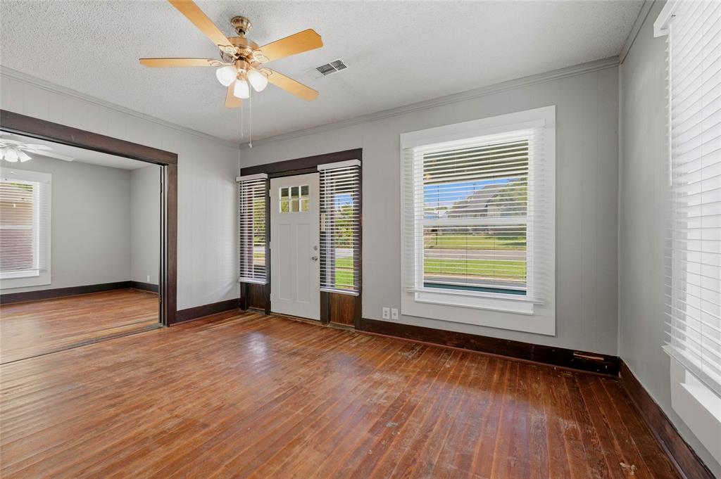 529 East Woodard Street Denison, TX 75021 - Photo 7 of 29