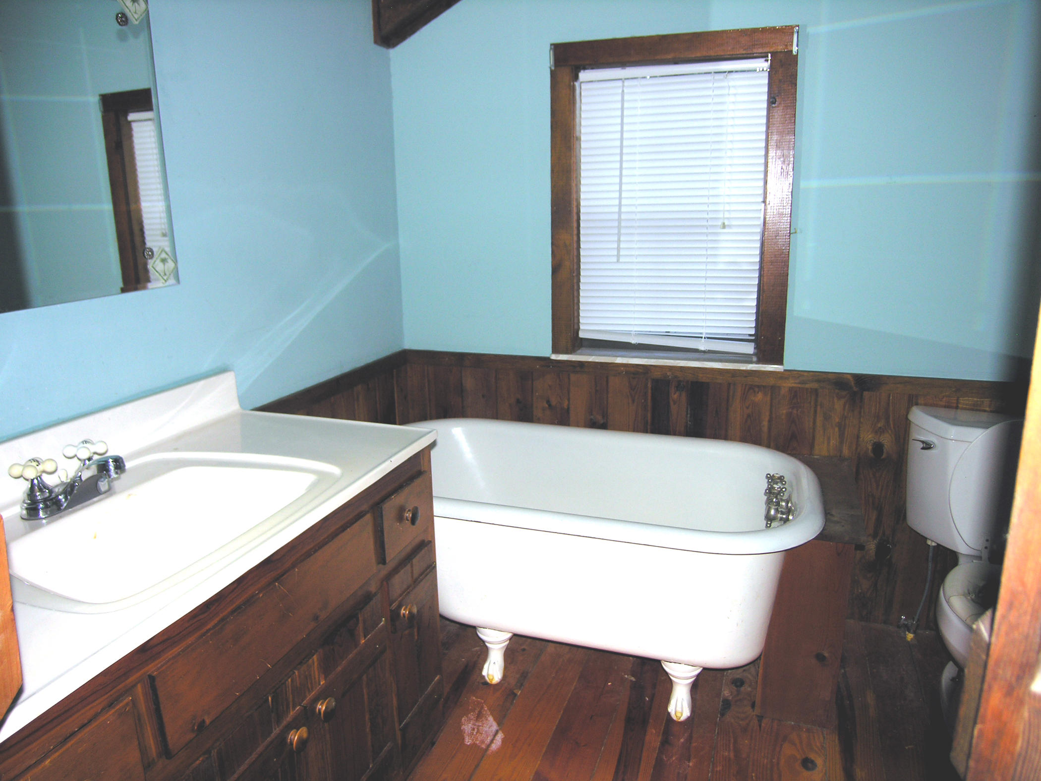 725 Corntassel Road Vonore, TN 37885 - Photo 10 of 12 Upstairs Bath