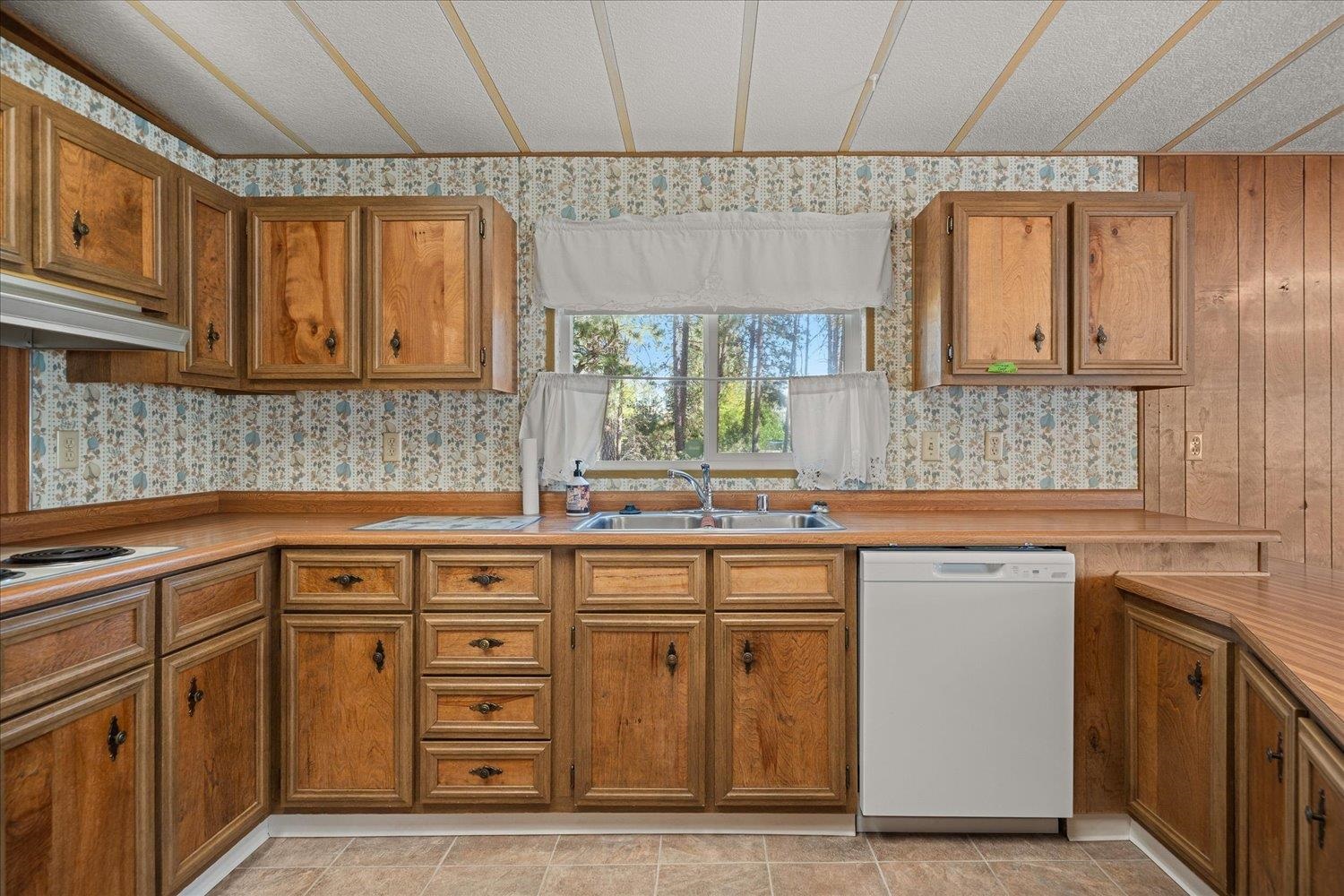 12704 North Ruby Road Spokane, WA 99218 - Photo 14 of 33