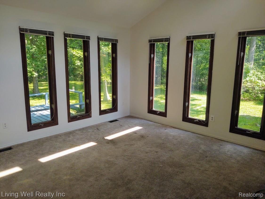 7206 McGuire Road Fenton, MI 48430 - Photo 8 of 25 IMG_8417.jpg